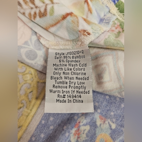 Johnny Was Anika Short Sleeve V-Neck Tee Size XS - Picture 12 of 12